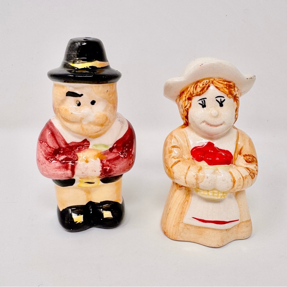 Vintage Pilgrim Couple Thanksgiving Salt & Pepper Shakers Holiday Table Décor